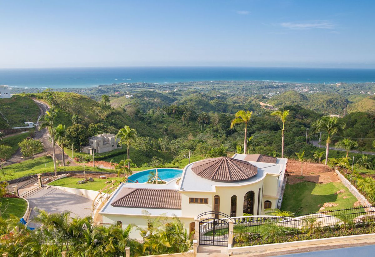 Villa modelo de Bellavista con piscina y vista al mar